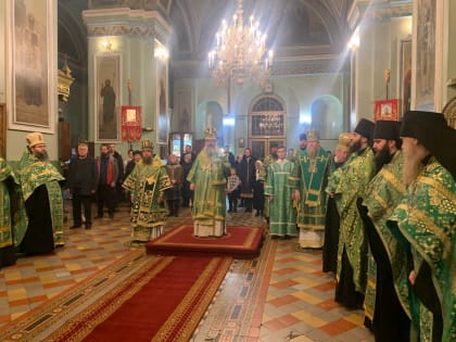 В канун дня памяти преподобного Никона Радонежского совершил всенощное бдение в Покровском соборе города Астрахани