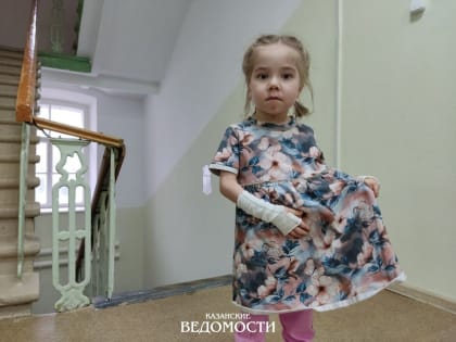 «Врач спросил: вы чего за ребенком не смотрите?»: как живут дети-«бабочки» с редкой болезнью кожи