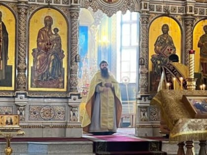 Божественная литургия в Неделю 17-ю по Пятидесятнице в Кафедральном соборе Альметьевска