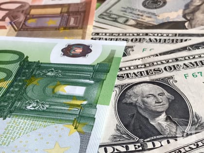 Доллар, дирхам и юань: в какой валюте хранить деньги в 2023 году