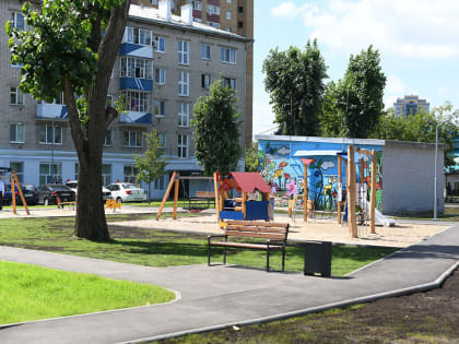 За 2022 год по программе «Наш двор» в Кировском и Московских районах благоустроили 81 придомовую территорию