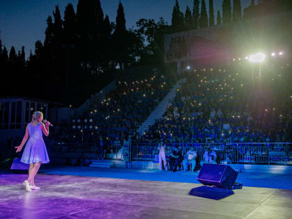 Лауреаты «Созвездия-Йолдызлык» выступили в Крыму перед тысячной публикой