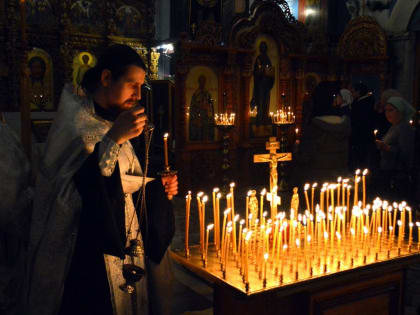 В храмах Елабужского благочиния пройдут богослужения  за всех воинов и за мир