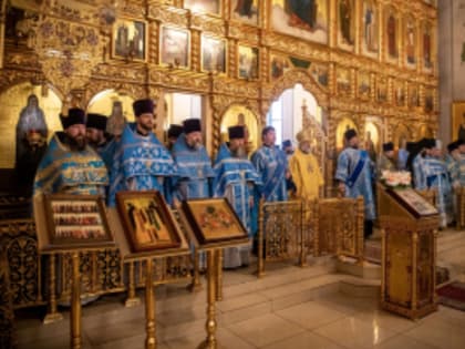 В праздник иконы Божией Матери «Отрада и Утешение» митрополит Кирилл совершил Литургию на архиерейском подворье священномученика Кирилла Казанского