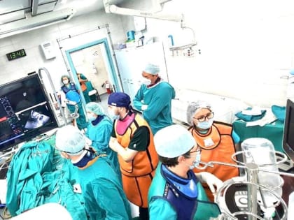 Врачи БСМП впервые в Татарстане имплантировали аортальный клапан через подключичную артерию