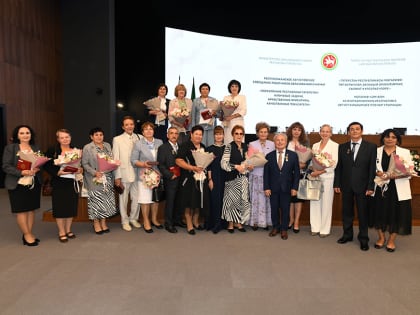 Рустам Минниханов вручил награды представителям сферы образования