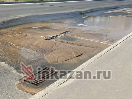Казанскую улицу затопило из-за аварии на водопроводе