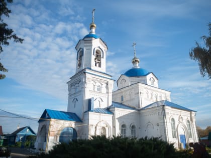 В Неделю 18-ю по Пятидесятнице митрополит Кирилл совершил Литургию в храме Грузинской иконы Божией Матери в посёлке Осиново