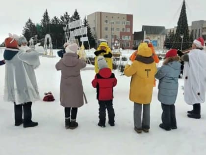 Сотрудники Нурлатского детского сада «Родничок» проводят развлекательную программу