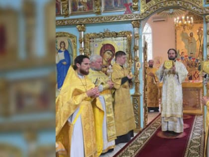 Архиерейское богослужение в престольный праздник храма святых апостолов Петра и Павла