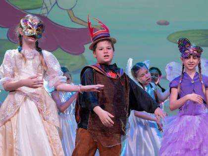 В рамках реализации грантового проекта "Мир без границ' состоялась премьера спектакля "Дюймовочка"!