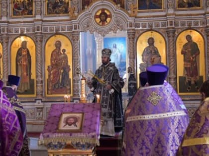 Епископ Мефодий совершил первую в этом году Литургию Преждеосвященных Даров в Кафедральном соборе Альметьевска