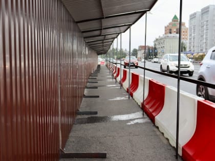 Разрушен забор на месте ремонта подземного перехода у «Корстона»