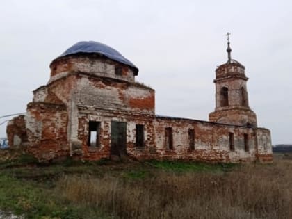 Добровольцы продолжают восстанавливать Михаило-Архангельскую церковь в селе Колунец