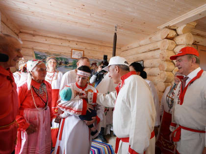 Уяв для чувашина — это Сабантуй для татарина: Минниханов и Зюганов отведали кашу дождя