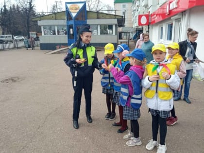 Елабужские молодогвардейцы провели акцию «Азбука улиц и дорог»