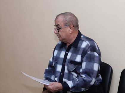 Защитить книги от влажности, чистить хоккейный корт, отремонтировать фасад дома, кронировать деревья