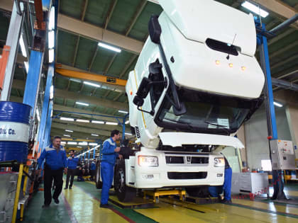 Минниханов посетил в Иране завод по производству грузовиков