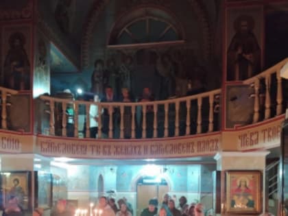 За ночным богослужением в храме иконы Божией Матери "Умиление" г.Чистополь возносились молитвы о Российском воинстве