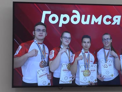 В Нижнекамске наградили спортсменов, приехавших с чемпионата мира по армрестлингу