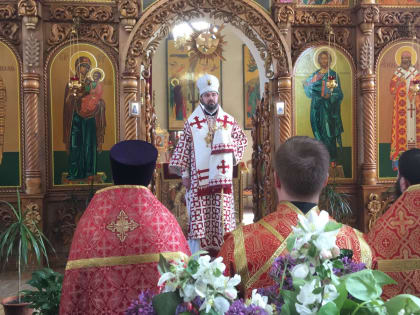 В Неделю 6-ю по Пасхе, о слепом, епископ Мефодий совершил Литургию в Троицком храме Заинска