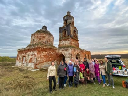 Добровольцы оказали трудовую помощь Преображенскому храму в урочище Русская Серда