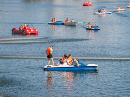Водные прогулки в Казани: от катамаранов до парусной яхты, от 500 рублей за час и до 8 тысяч