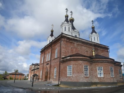 В Неделю о самаряныне митрополит Кирилл возглавил престольный праздник в Никольском приделе Софийского собора в Лаишево