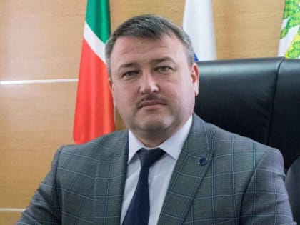 Альберт Рахматуллин поздравляет работников социальной сферы с профессиональным праздником