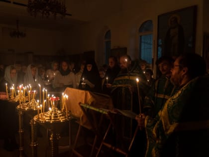 В Казани о Российском воинстве помолились за ночным богослужением в Софийском храме
