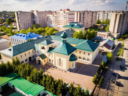 В день памяти святителя Гурия Казанского митрополит Кирилл совершил Литургию в семинарском храме праведного Иоанна Кронштадтского