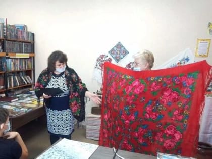 В Трёхозёрской библиотеке провели мероприятие «Многообразие русских народных промыслов» 