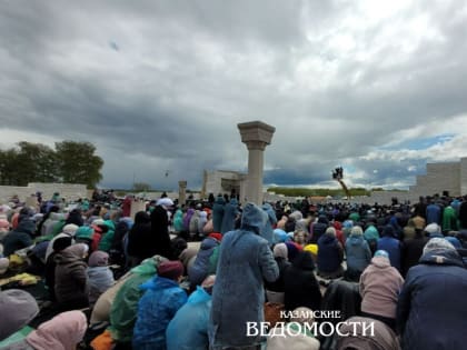 Рустам Минниханов принял участие в коллективном намазе в Болгаре