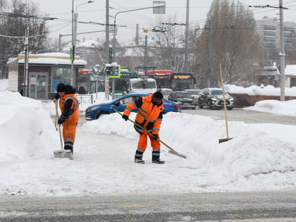 На уборку улиц Казани вышли 568 дорожных рабочих и 367 единиц техники
