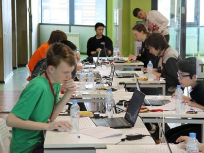 «Белый интернет» и внеурочная деятельность: в регионы направят рекомендации по формированию «идеальной школы»