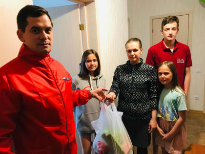 Казанские молодогвардейцы передали гуманитарную помощь вынужденным переселенцам с Донбасса