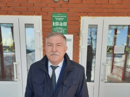 Глава Лениногорского района пришёл на свой избирательный участок и принял участие в выборах президента России