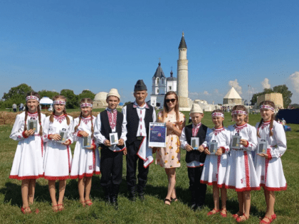 Ансамбль "Эр ӱжара" выступил на фестивале "Звонкая капель"