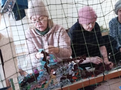 Совет ветеранов Ютазинского района начали работу по изготовлению маскировочных сетей в пгт Уруссу.