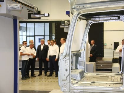 Минниханов и Фальков в Челнах осмотрели новые разработки «КАМАЗа»