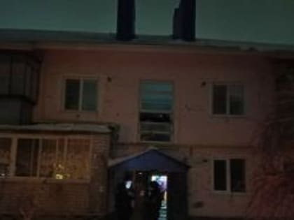 Мужчина и женщина погибли в ночном пожаре в двухэтажке Лениногорска