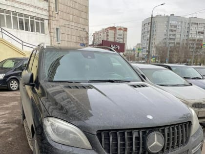 У казанца за долг в 100 тыс. арестовали Mercedes, который он припарковал за углом здания приставов