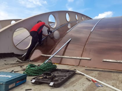 В Казани на одном из сходов станции метро «Проспект Победы» отремонтировали крышу