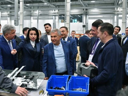 Рустам Минниханов принял участие в открытии завода по производству лифтового оборудования