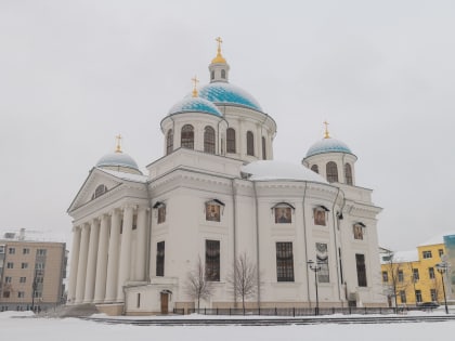В Неделю 24-ю по Пятидесятнице митрополит Кирилл совершил Литургию в Казанском кафедральном соборе