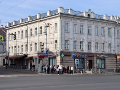 Как выглядит самая дорогая торговая улица Казани: фото