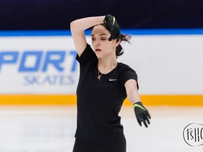 Видео: Медведева поставила на коньки «Папину дочку» Арзамасову