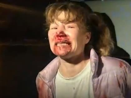 Жительница Казани устроила погром в магазине, а затем разбила себе лицо – видео
