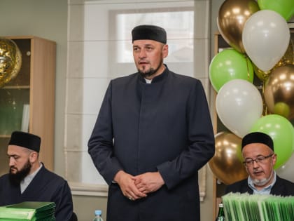 Муфтий вручил дипломы выпускникам “Мухаммадии”