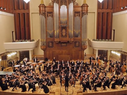 ​Без солиста, маэстро и хора. Симфоники отыграли первый концерт в 2022 году ковиду вопреки